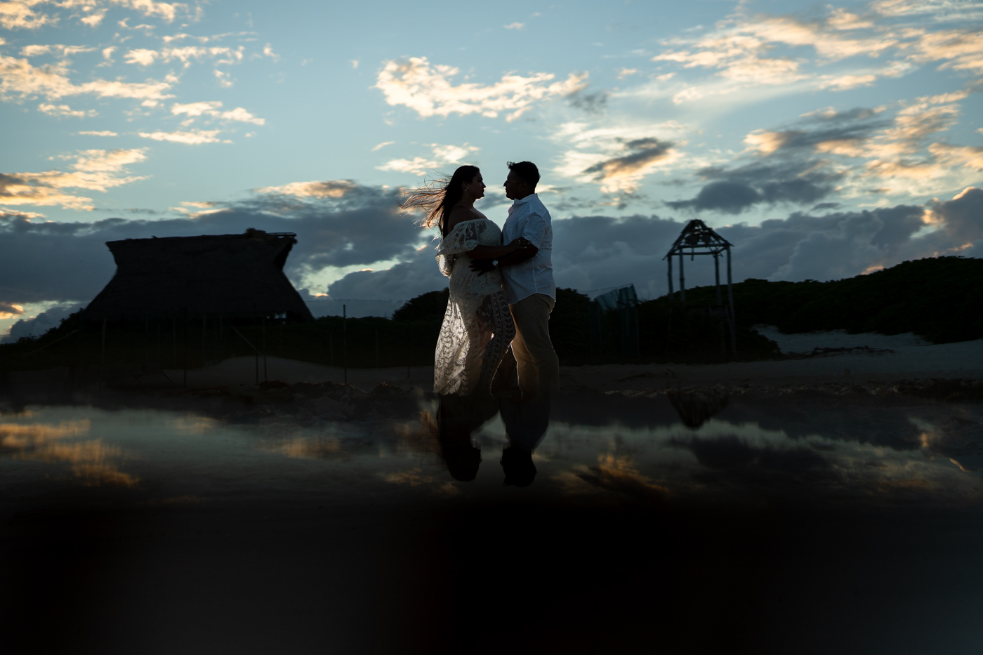 https://0201.nccdn.net/1_2/000/000/13a/985/romantic-mariachi-proposal-in-cancu%CC%81n111.jpg