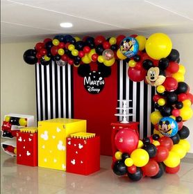 Altura 2.20m x 1.04m 
Rojo $ 60.000
 Negro a Rayas Blancas $ 80.000
Precio unitario por modulo 
Imagen referencial de 3 módulos 
(SE ADAPTA AL COLOR QUE GUSTE