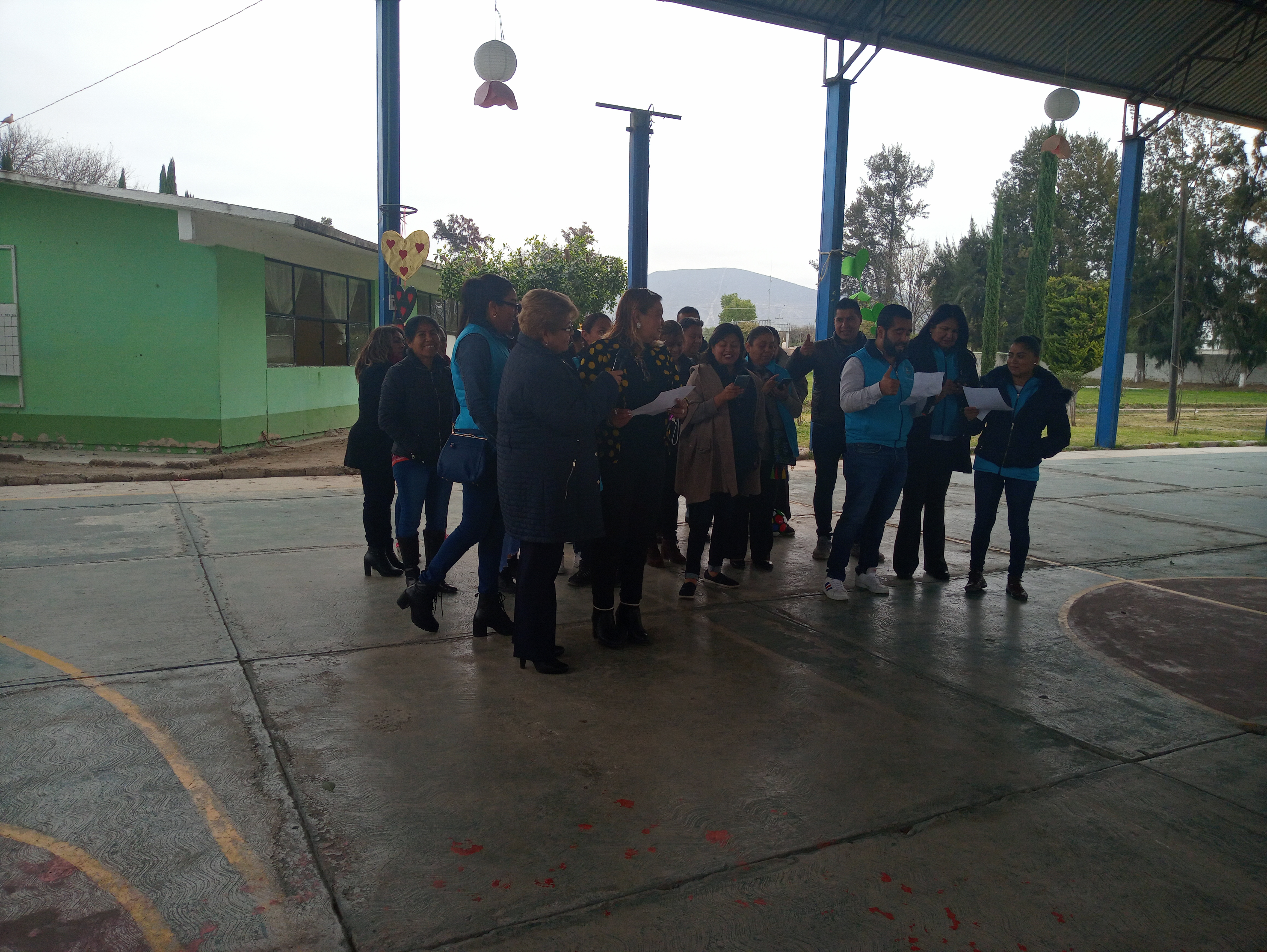 MAÑANITAS ENTONADAS POR TODO EL PERSONAL DEDICADAS A TODA LA
COMUNIDAD ESTUDIANTIL EN SU DIA