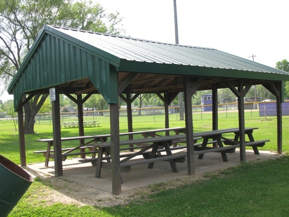 CENTERFIELD SHELTER Located on Shaw St., Parking
Seats 20, Near Shaw St. Diamond, Nearby Restrooms