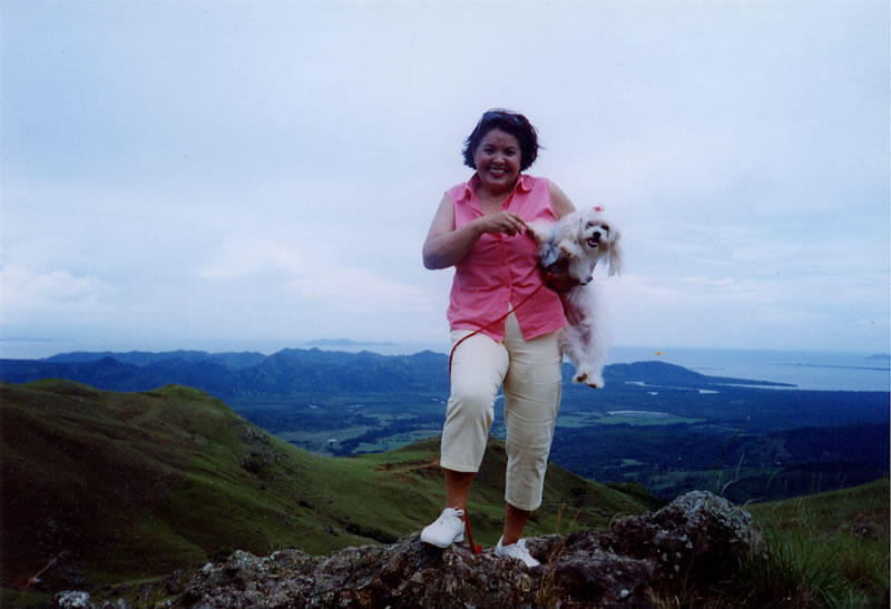En las montañas de Chicá en Panamá, con la Kukis. A este paseo fuiste con Silvia, Elvia y Blanca. Me contaste que te divertiste mucho. 2004