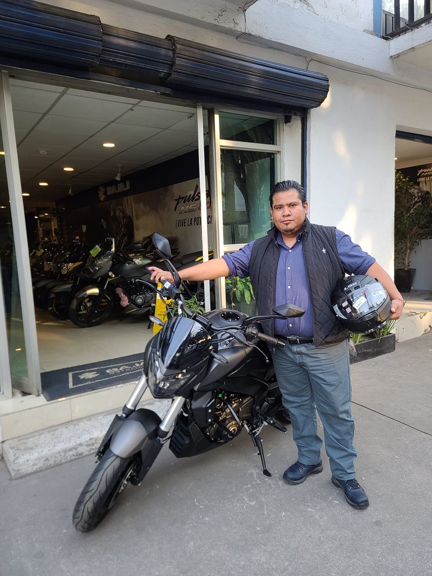 Entrega de motocicleta - Motos en Bajaj la Viga, Iztacalco, CDMX.