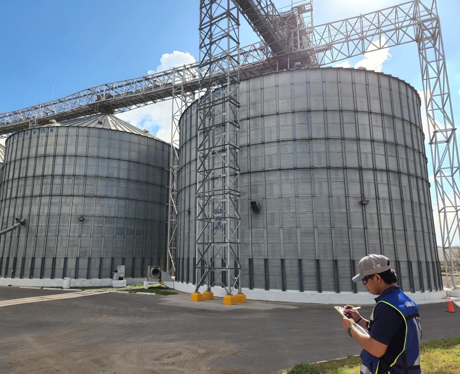 https://0201.nccdn.net/1_2/000/000/13b/53b/silos-farma-y-silos-tolvaalmacenaje-4.jpg