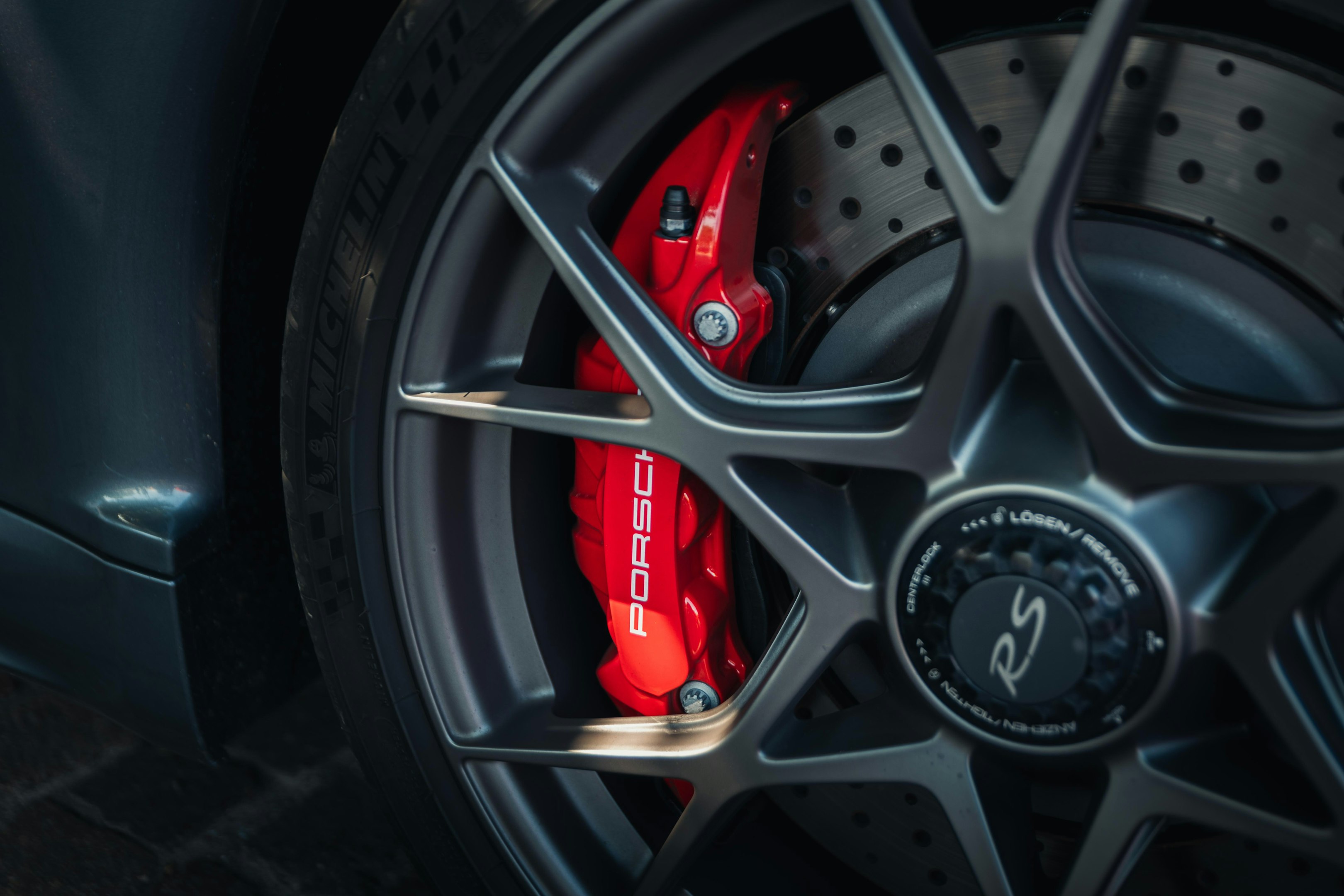 ropa de colores surtidos