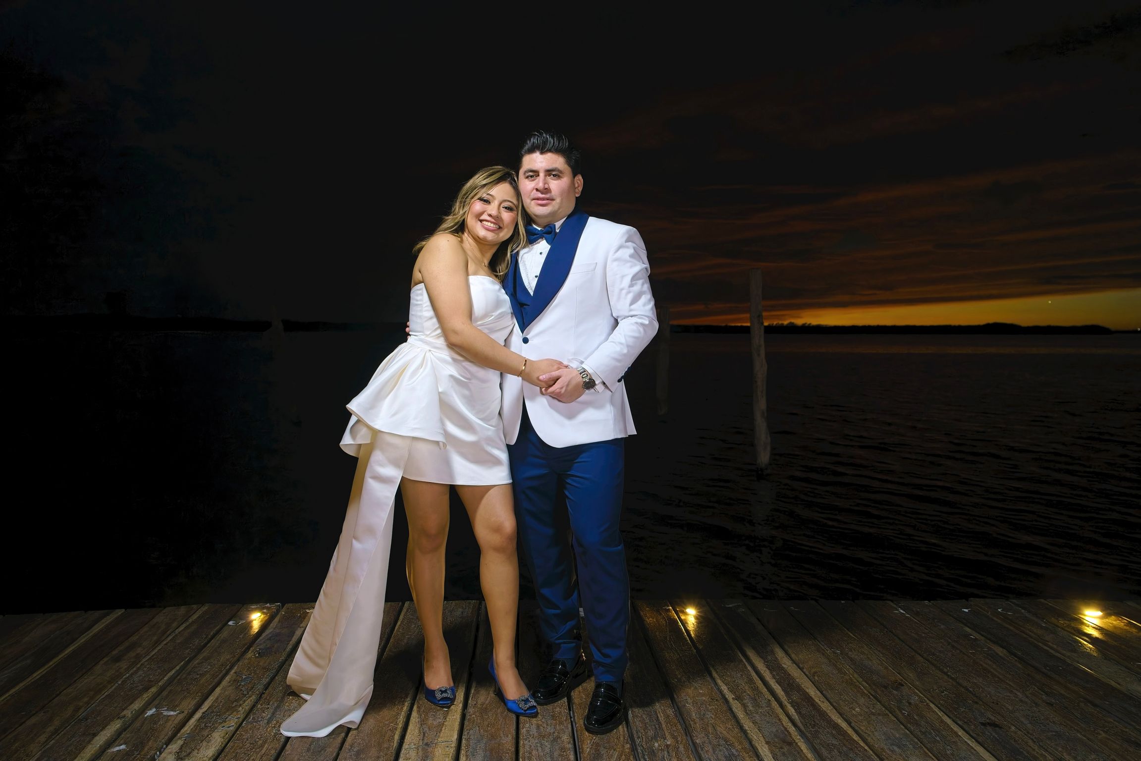 https://0201.nccdn.net/1_2/000/000/13b/76b/luxartifices-wedding-navios-cancun-bride-and-groom-sunset065.jpg