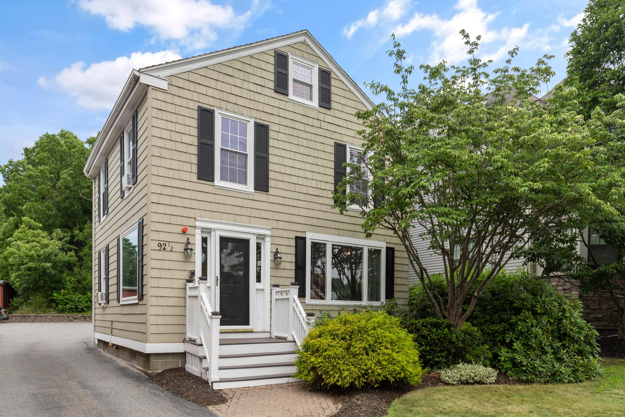 https://0201.nccdn.net/1_2/000/000/13c/1a9/92-high-st-danvers-ma-01923-usa-003-022-exterior-front3-mls_size.jpg