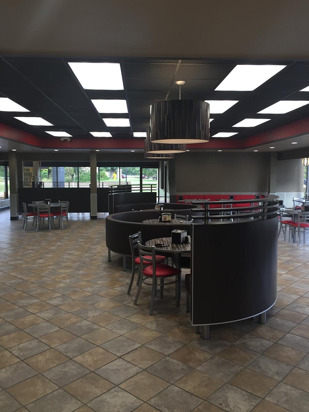 https://0201.nccdn.net/1_2/000/000/13c/4c3/CircularRestaurantBooths-min-1000x1333.jpg