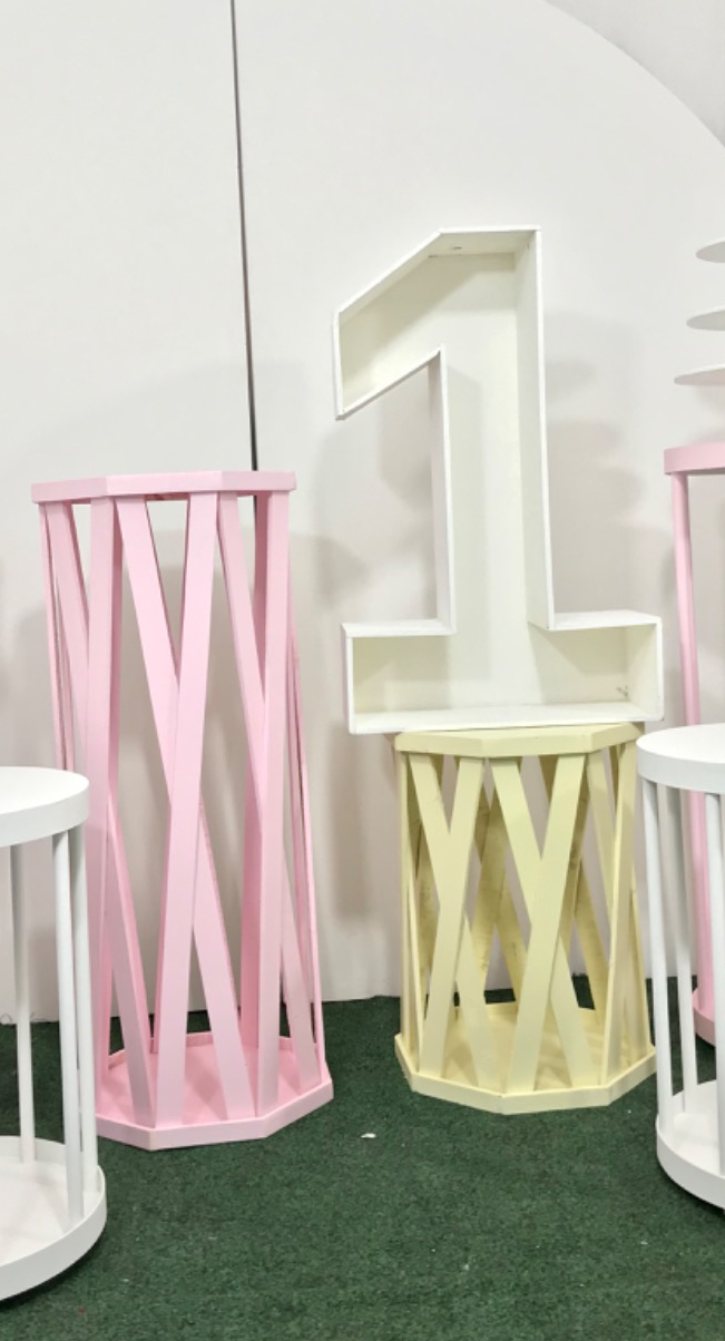 Mes Octogonal De Tablilla Alto
42cmx42cm. X 1.02M Alto
$50.000
Mesa Octogonal Pequeña Tablilla
42cmx42cm
58cm Alto
$50.000
Mesa Cilindro Hueca
Alto 1.02M 40x40cm
$50.000
Mesa Cilindro Hueca
Pequeña
Alto 60cm
$50.000