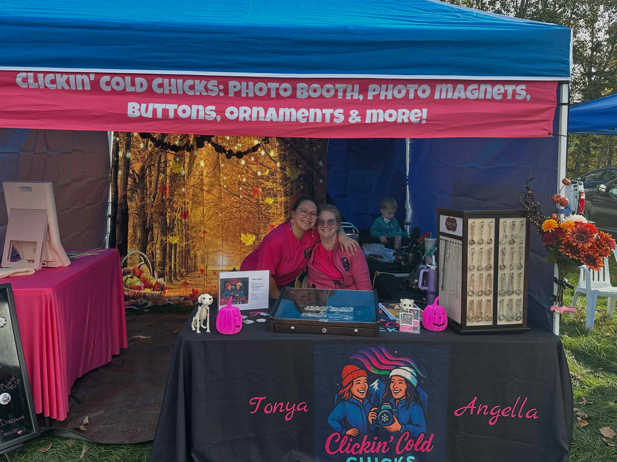 Pop up show with booth setup and availability to take photos on the spot. Pop up show with booth setup and availability to take photos on the spot.