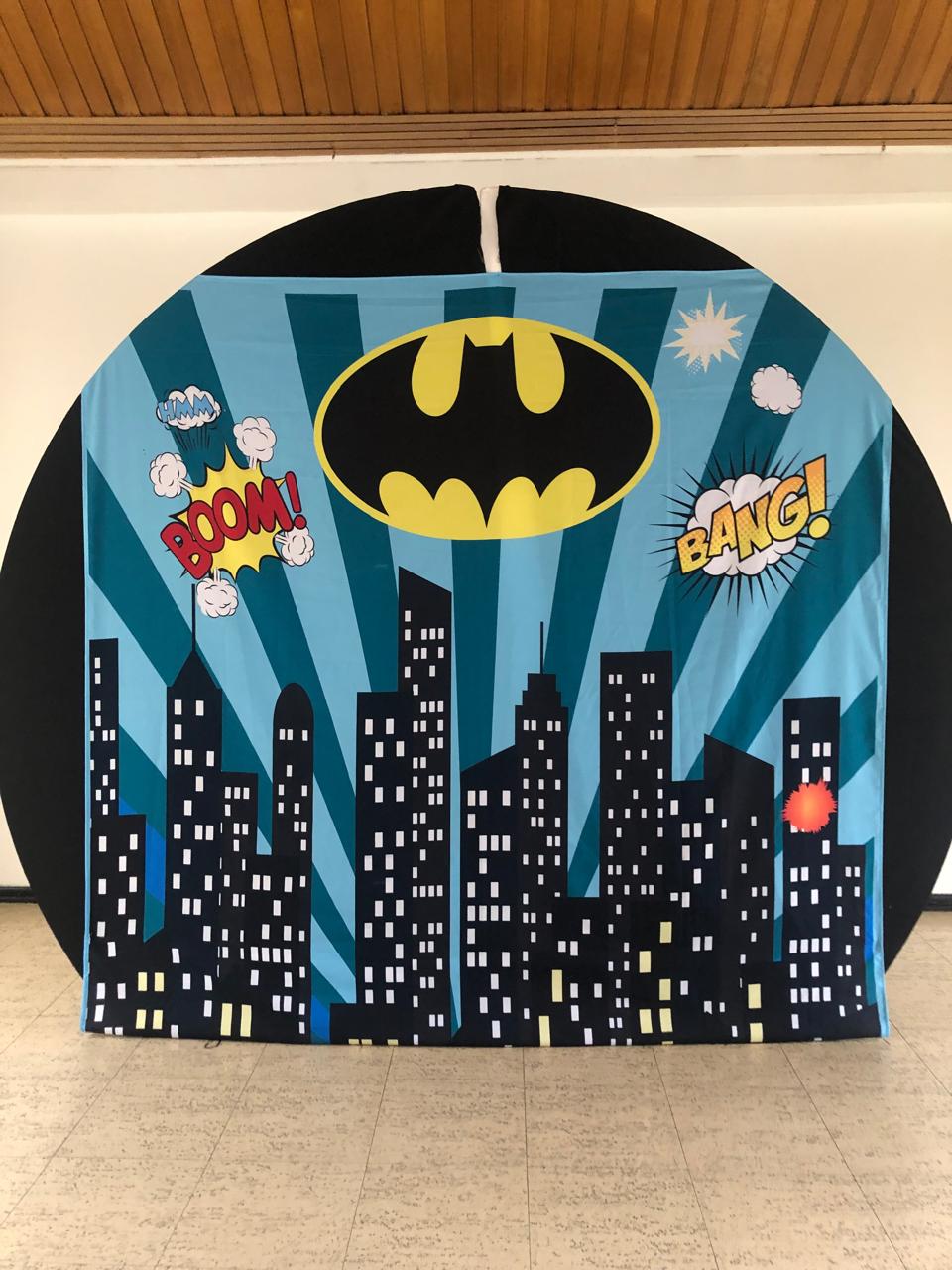 Pared rectangular Batman
2.20m alto x 2.08m ancho
$250.000