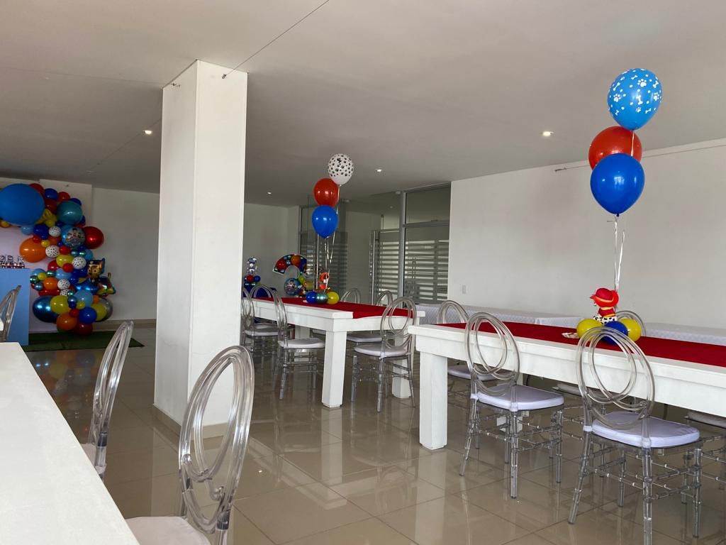 Mesa Rectangular de Madera Blanca
Medidas: 2.20m x 1m
$90.000
sin silla