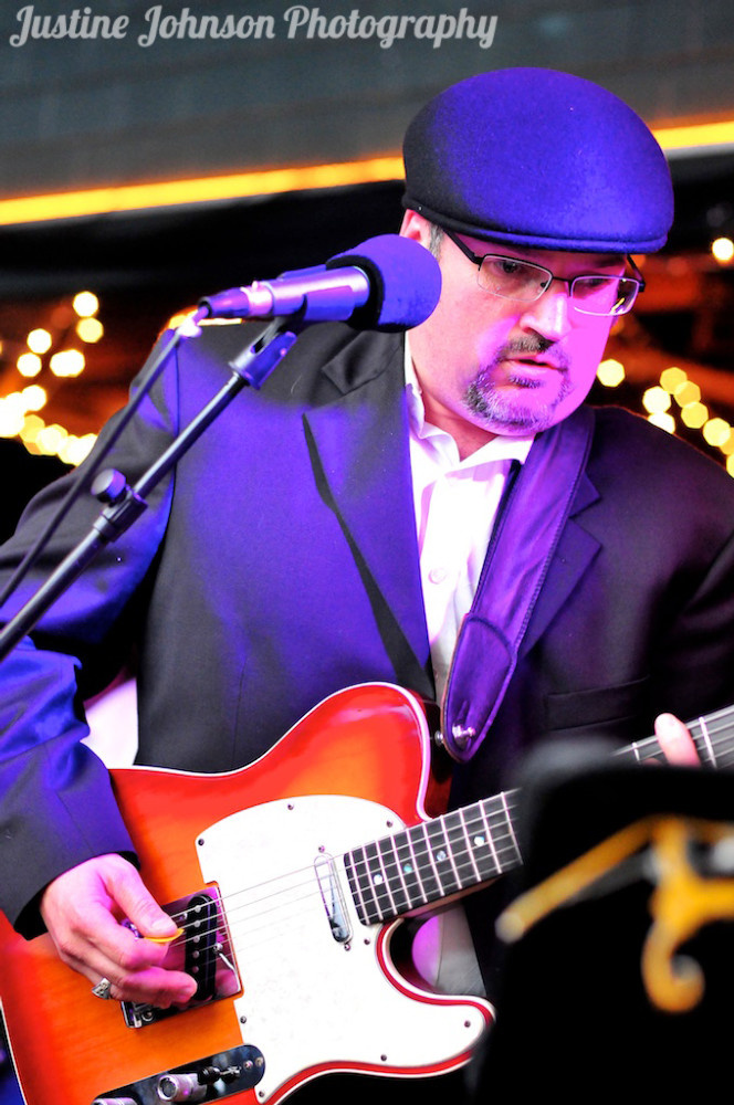 Rob at a summer wedding (Photo courtesy Justine Johnson Photography)