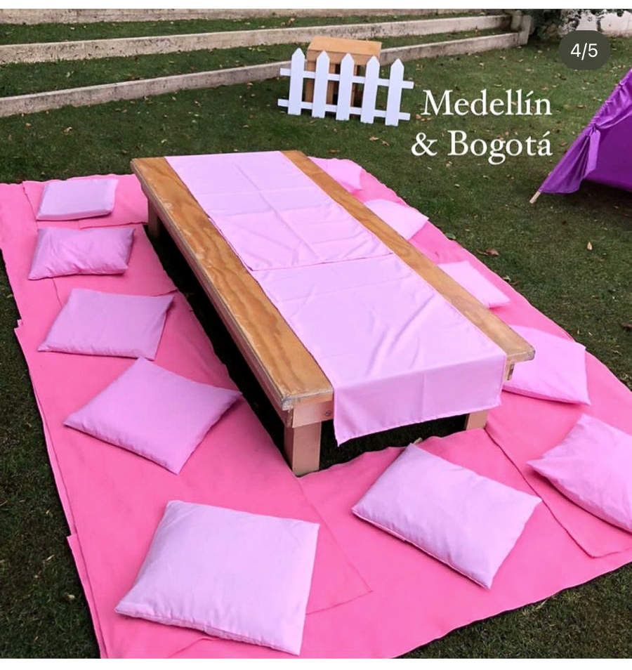 1 Mesa Rectangular color Blanco
2.20m x 1.04 por 90.000
10 cojines 50.000
6 Mantas 25.000
2 Camino de Mesa 20.000
Precio Combo
Alquiler $ 160.000