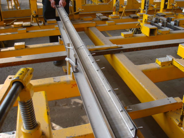 Ensamble de estructura de carros de tren ligero y metro 