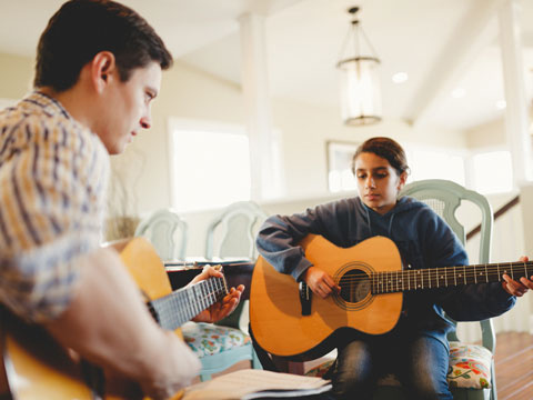 https://0201.nccdn.net/1_2/000/000/13f/04d/Guy-and-girl-playing-guitar-480x360-480x360.jpg