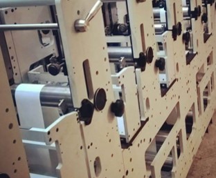 Compra y venta de maquinaria flexográfica.