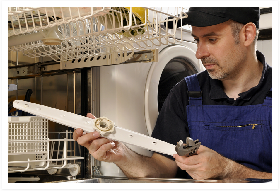 Man fixing dish washer||||