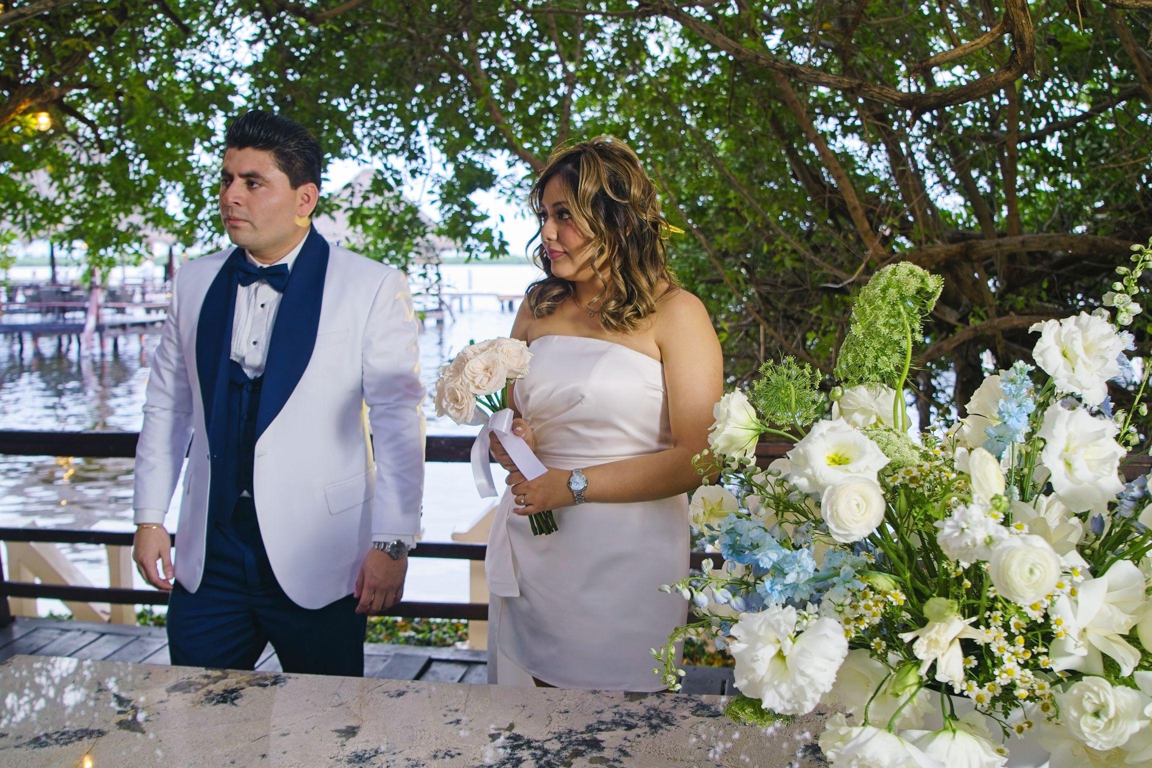 https://0201.nccdn.net/1_2/000/000/13f/7bd/luxartifices-wedding-navios-cancun-bride-and-groom-sunset007.jpg