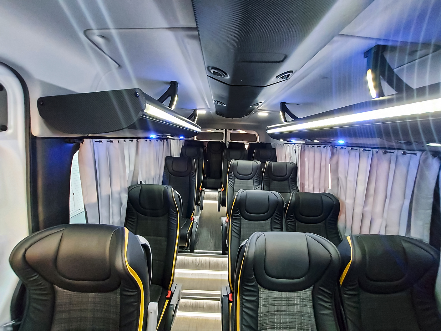 Interior camioneta para 21 pasajeros