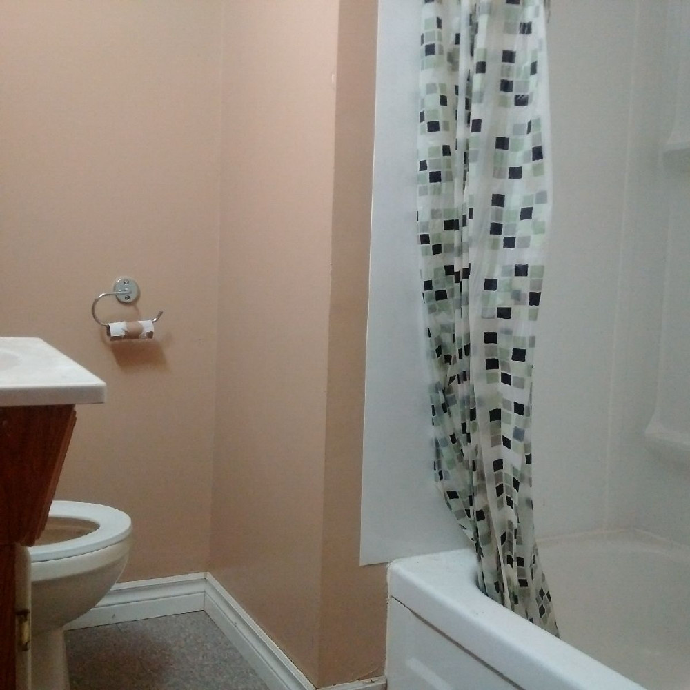 59 McLaughlin Cr.#1 Bathroom
