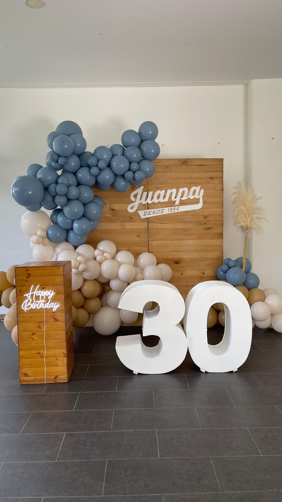 Altura 2.20m X 1.04m
Imagen referencia 2módulos
Pared enchapada color Natural
$ 50.000 precio unitario