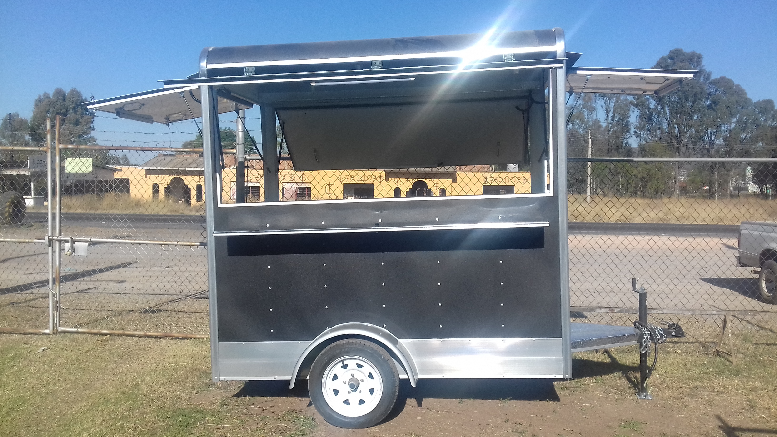 1.1  REMOLQUE LONCHERO