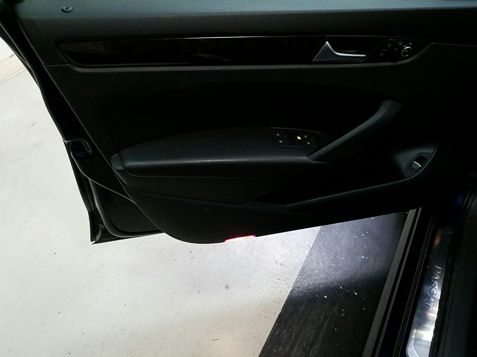 DRIVERDOORPANEL