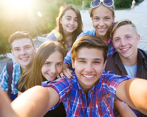 Teenagers Do Selfie