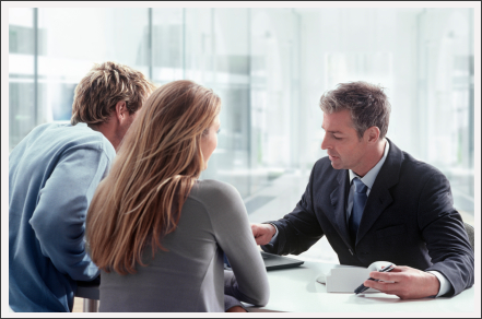 Consultant consulting couple||||