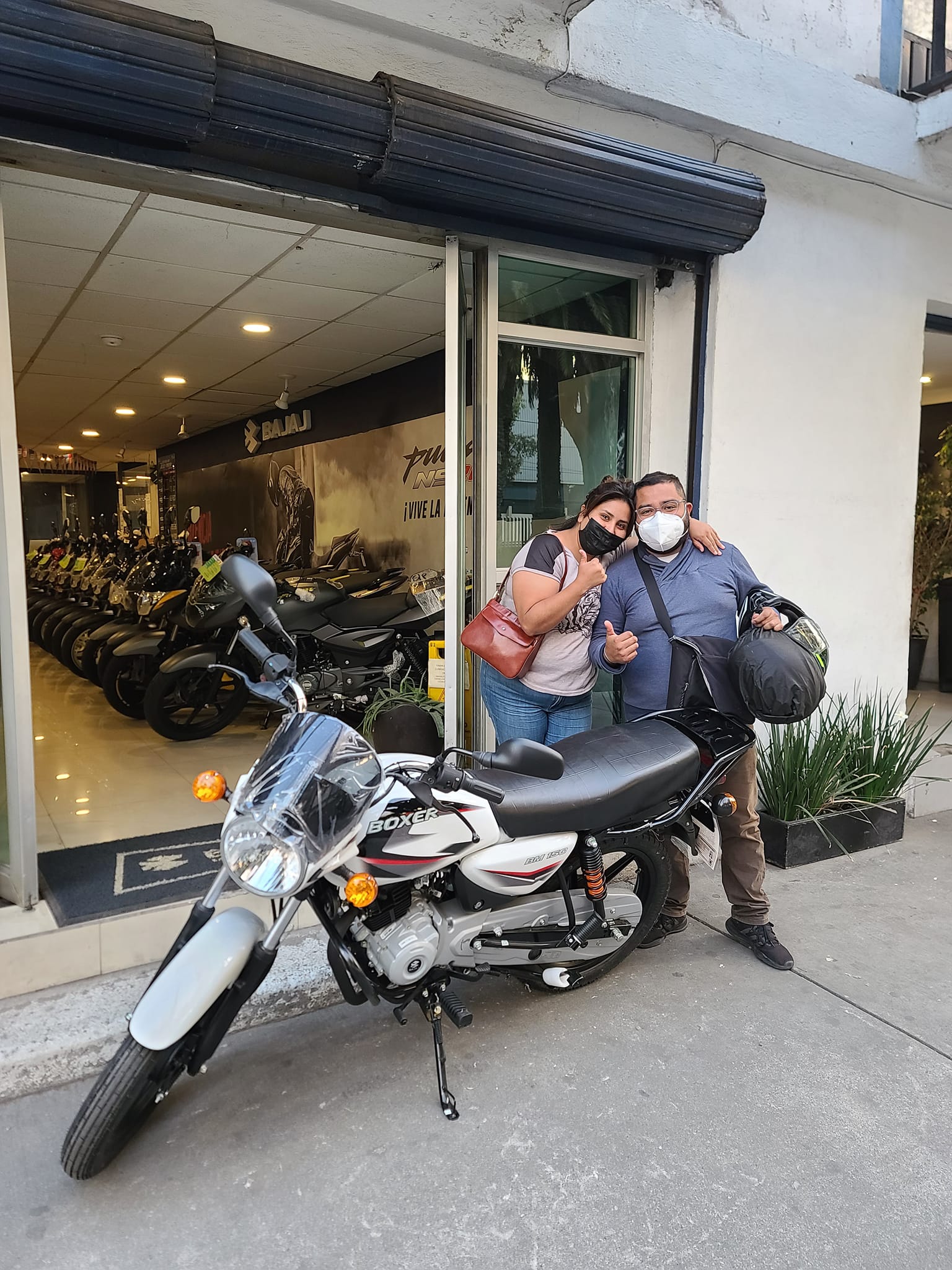 Entrega de motocicleta - Motos en Bajaj la Viga, Iztacalco, CDMX.