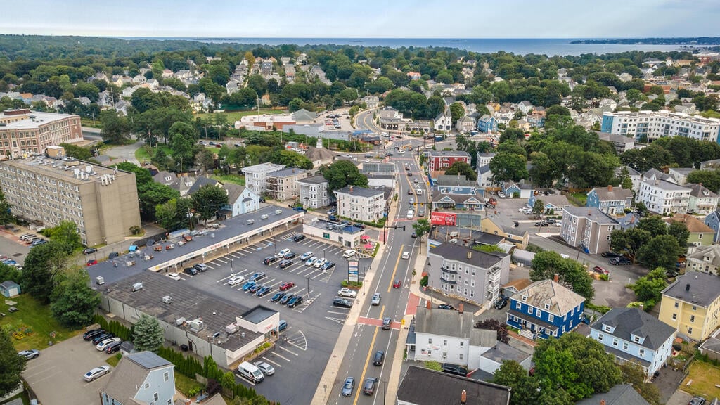https://0201.nccdn.net/1_2/000/000/141/8a6/407-cabot-st-beverly-ma-01915-usa-010-007-aerial10-mls_size.jpg