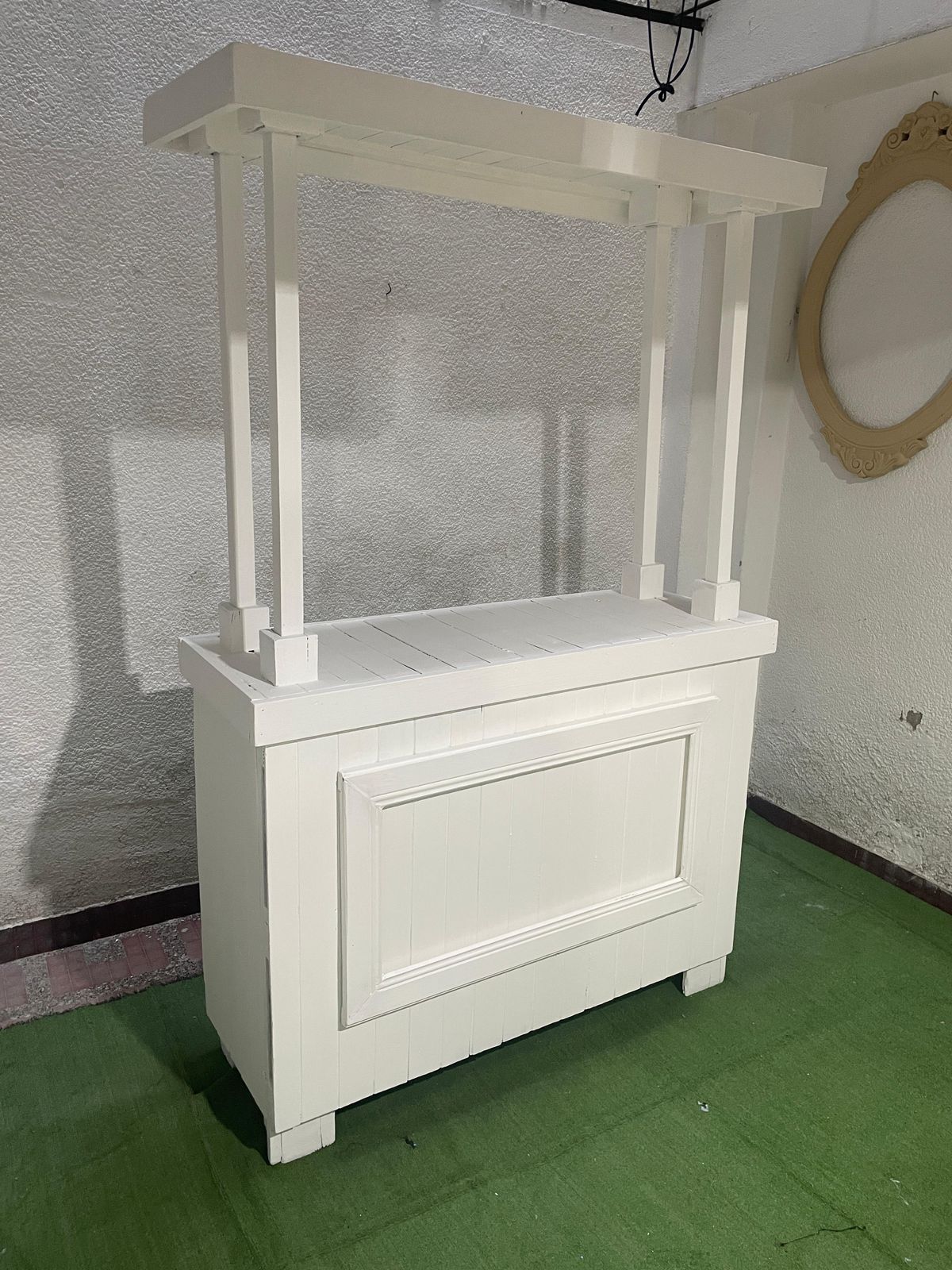 Estación de Bebidas Blanca Techo
2.20m Altura Total
1.28m Ancho
48cm de Profundidad
$160.000