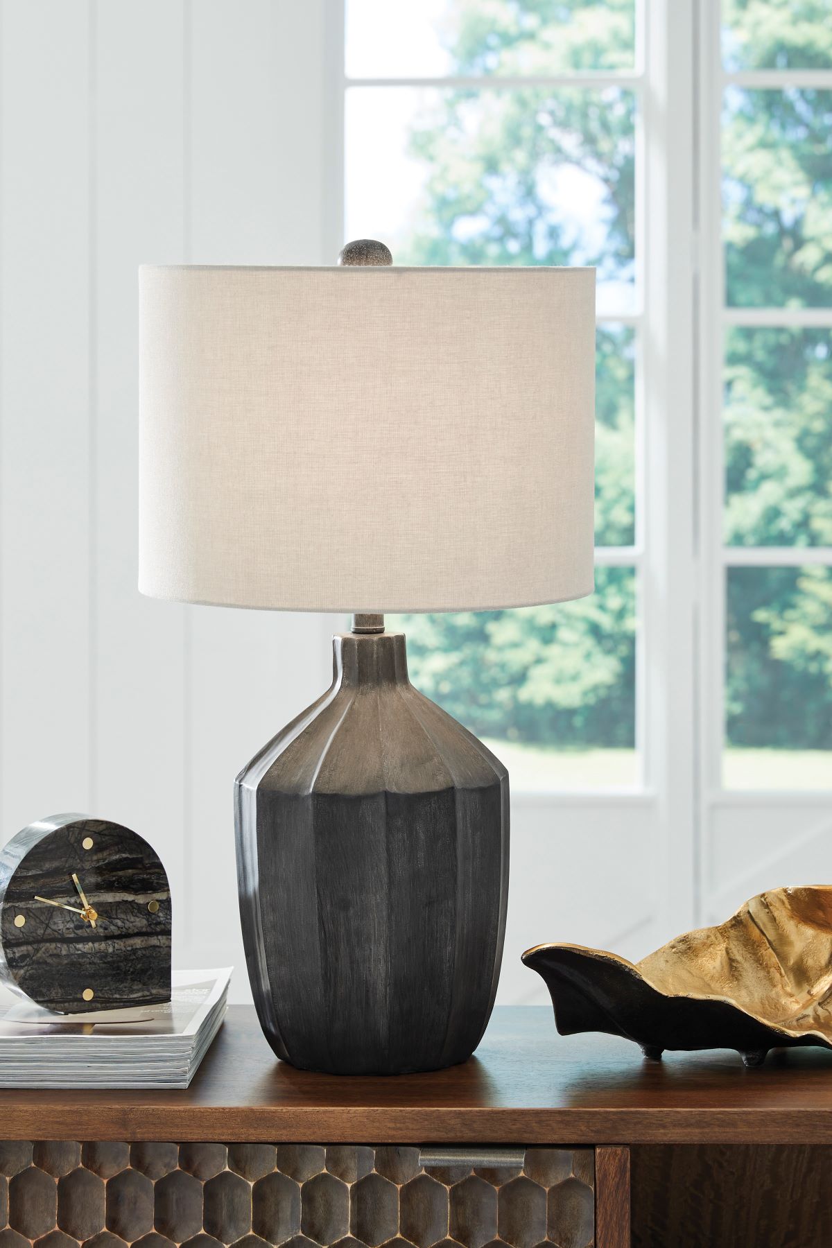 L235844 Jilton
Single - 25"tall