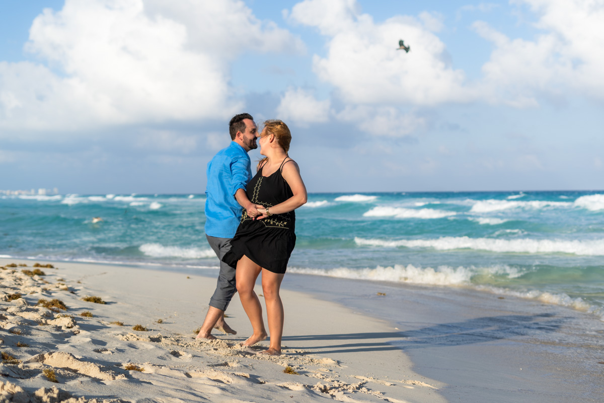 https://0201.nccdn.net/1_2/000/000/142/53f/mariachi-surprise-playa-delfines-cancun-couple-session-lux-artif.jpg