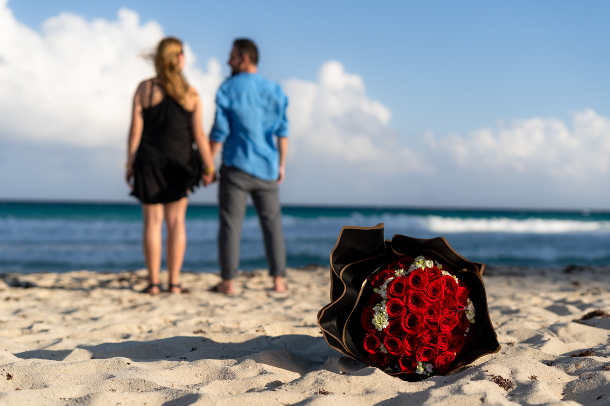 https://0201.nccdn.net/1_2/000/000/142/eb3/mariachi-surprise-playa-delfines-cancun-couple-session-lux-artif.jpg