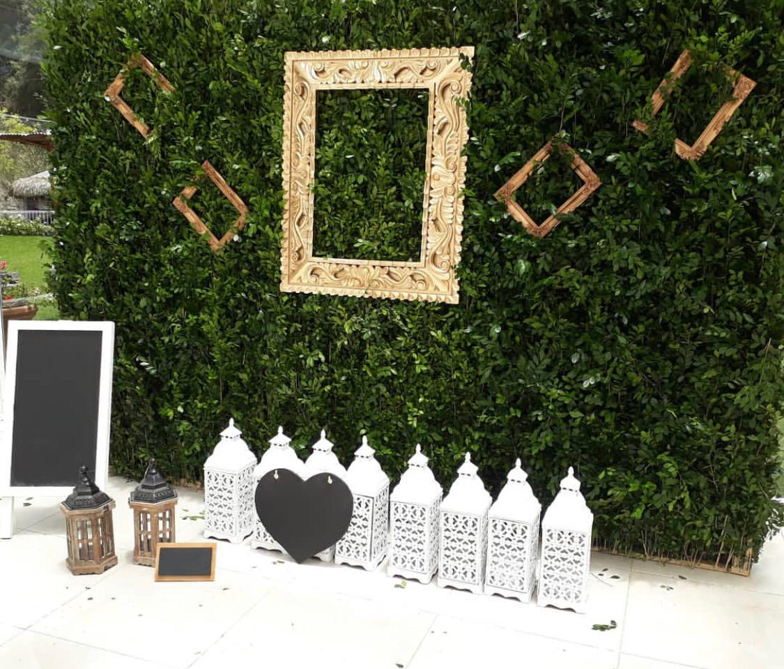 Farol blanco Arabesco 
Color blanco 
Medidas: 52cm de Atura x 17cm de Ancho
$30.000