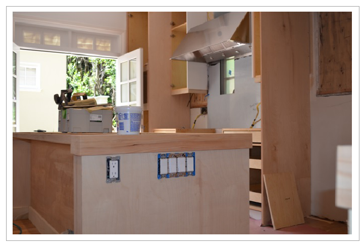 Kitchen with wood cabinets||||