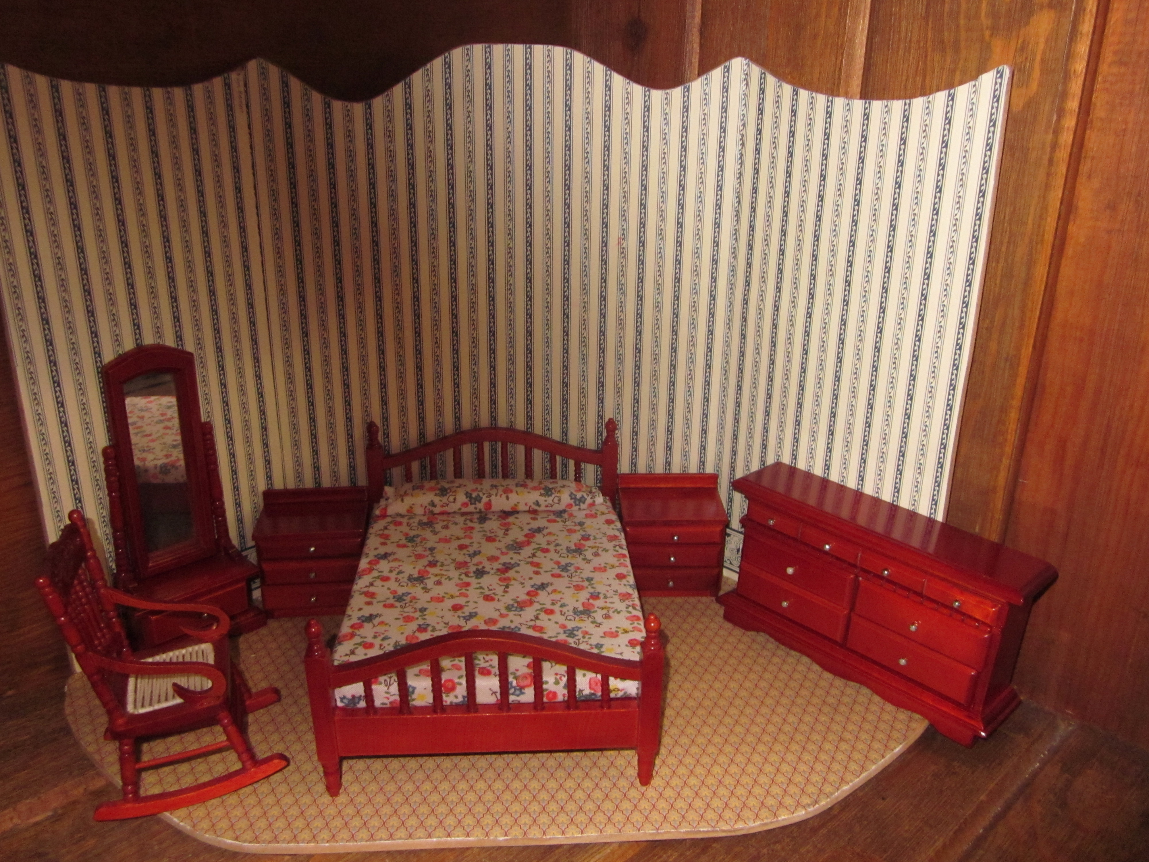 MAHOONEY MASTER BEDROOM SET 6