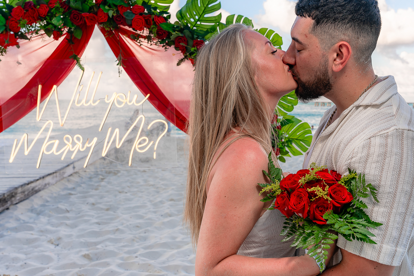 https://0201.nccdn.net/1_2/000/000/143/a3c/romantic-proposal-in-cancun-riu-cancun-allinclusive152.jpg.jpg