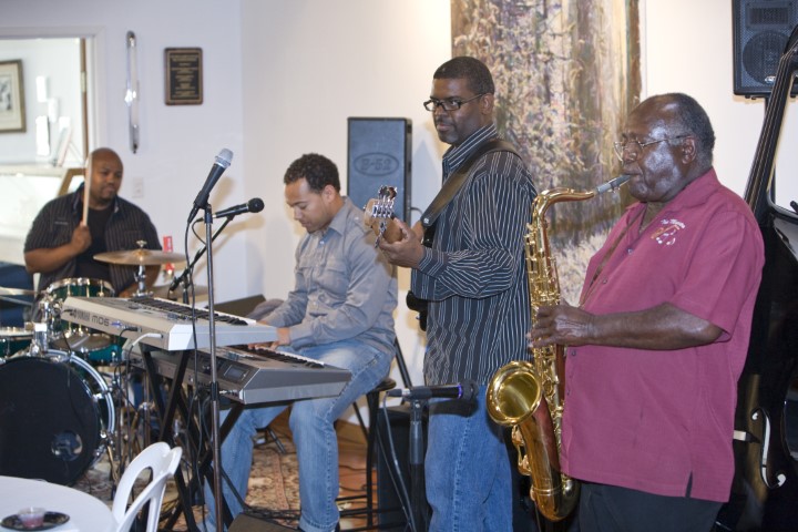 https://0201.nccdn.net/1_2/000/000/143/d4a/soiree-04.jpg