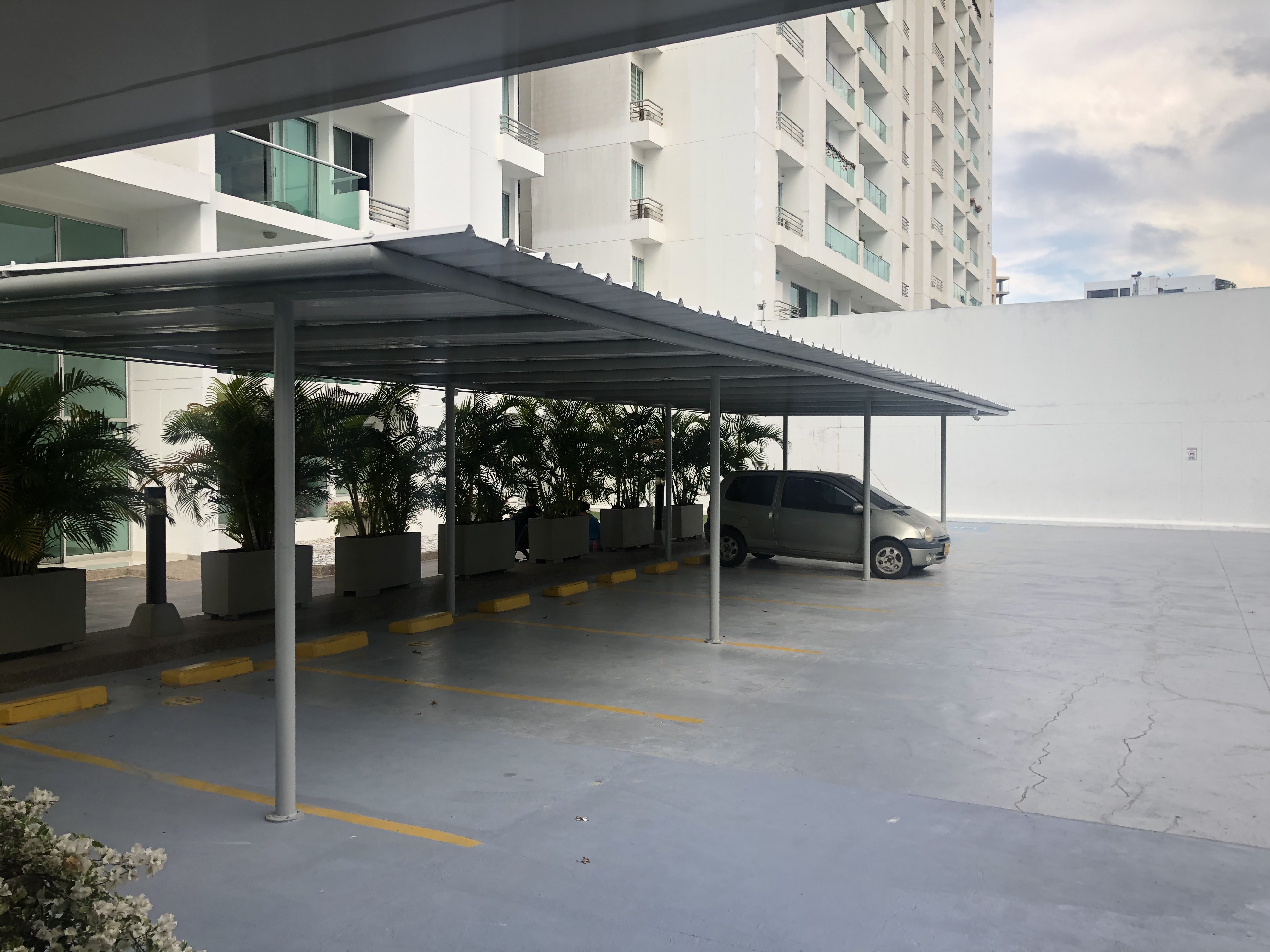 https://0201.nccdn.net/1_2/000/000/144/2c8/parqueadero-de-visitantes.jpg