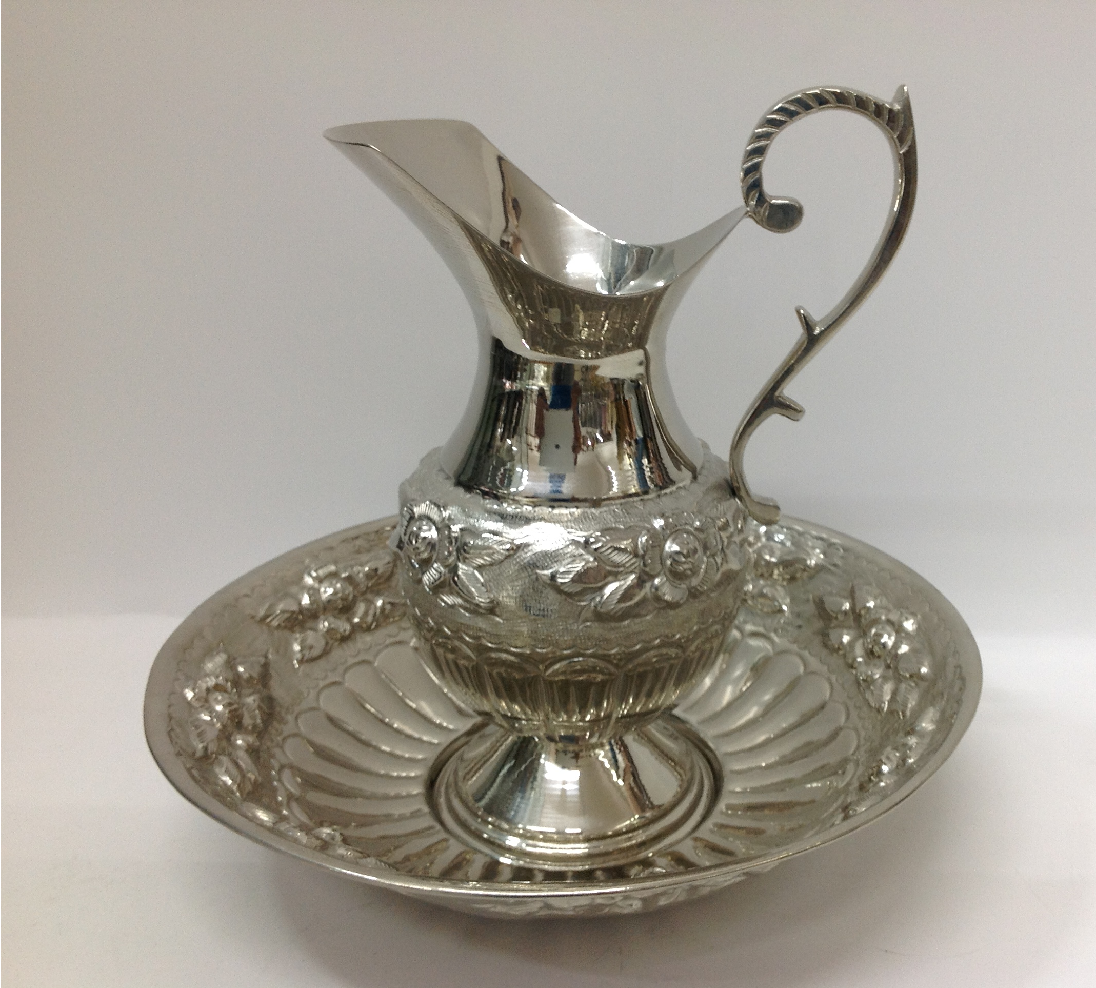 LAVATORIO DE LATÓN CON BAÑO DE NÍQUEL