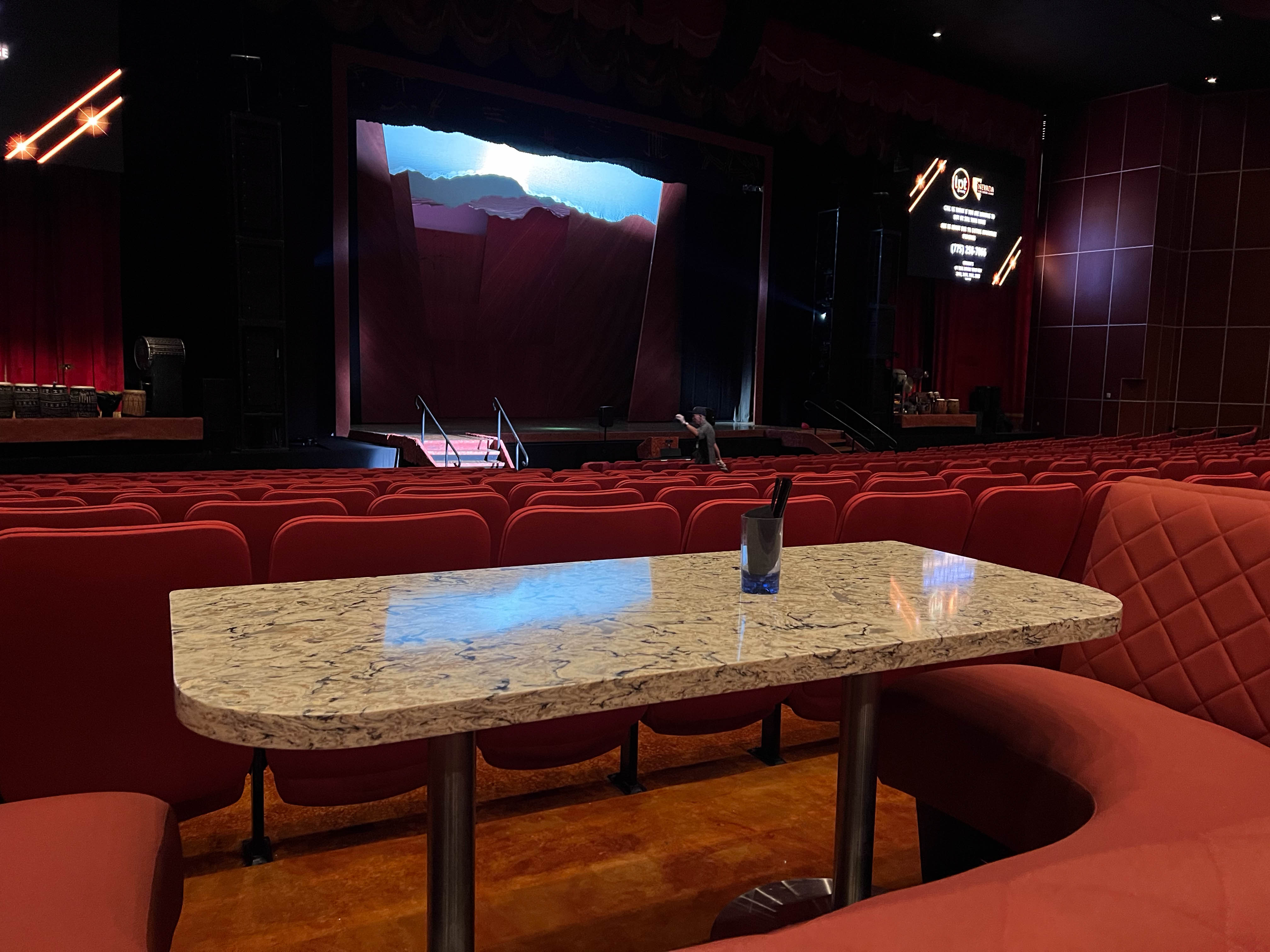 Is Daddy playing in a theater or a lounge?