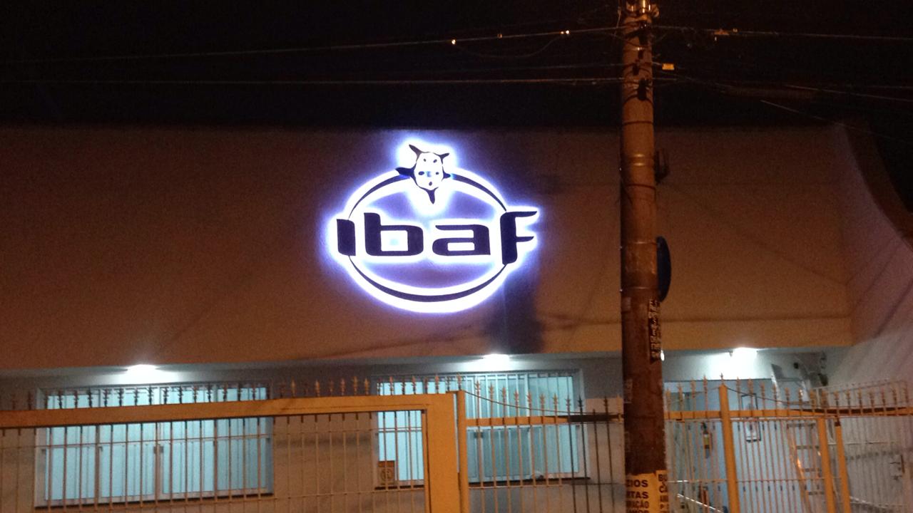 LETRAS EM CHAPA GALVANIZADA. ILUMINADAS COM LEDS