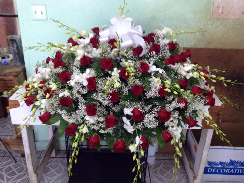 https://0201.nccdn.net/1_2/000/000/145/de5/Vase-and-Funeral-Arrangements--6-.jpg