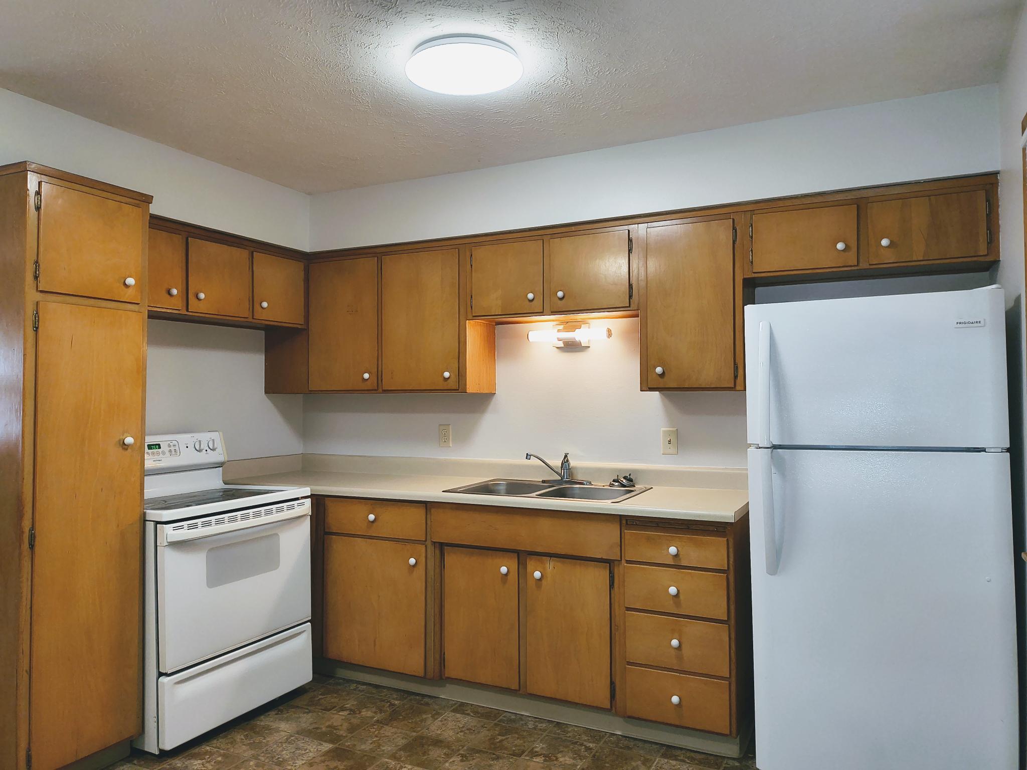 https://0201.nccdn.net/1_2/000/000/146/7cf/kitchen.jpg