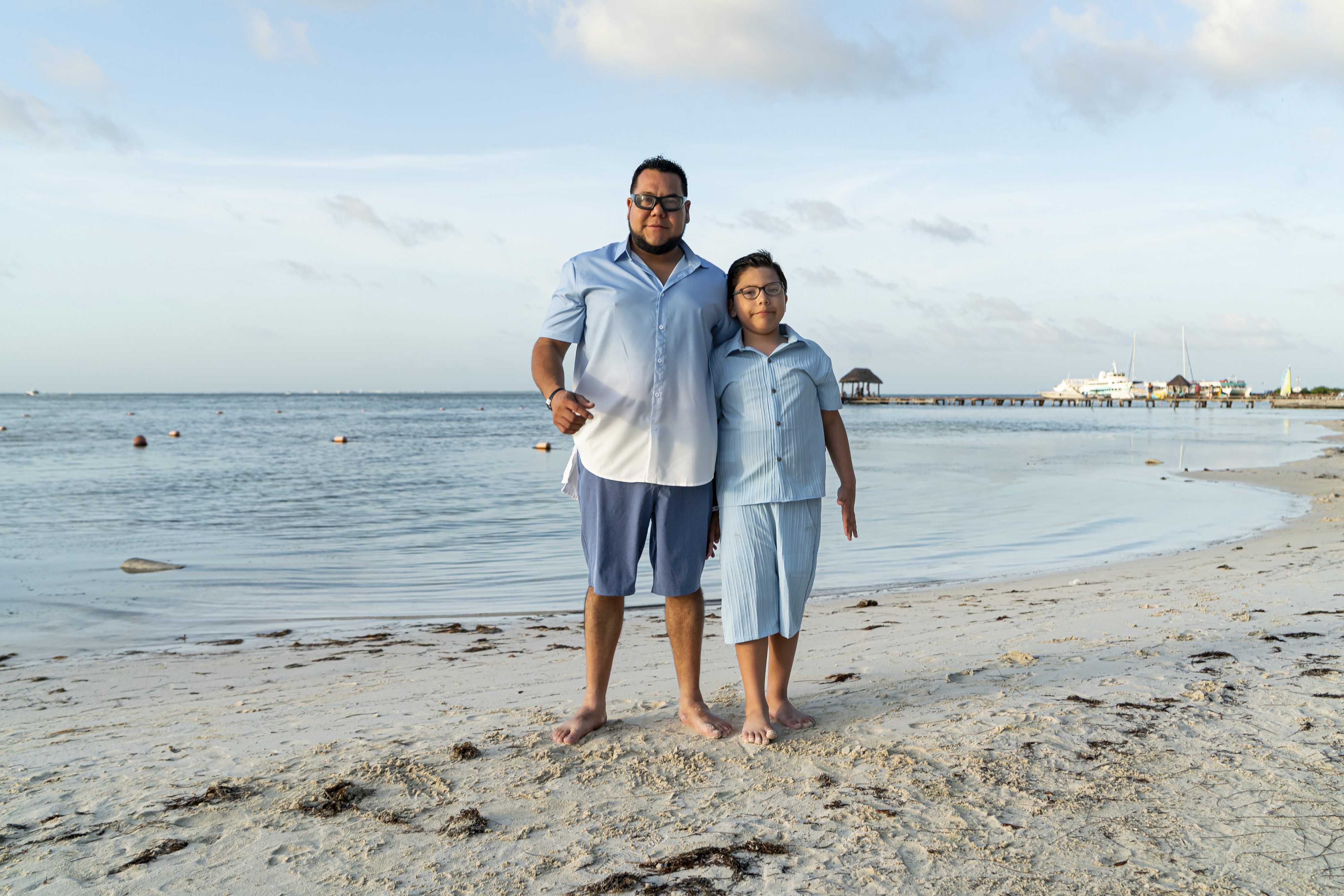 https://0201.nccdn.net/1_2/000/000/146/a74/luxartifices-riviera-maya-beach-family-photos0004.jpg