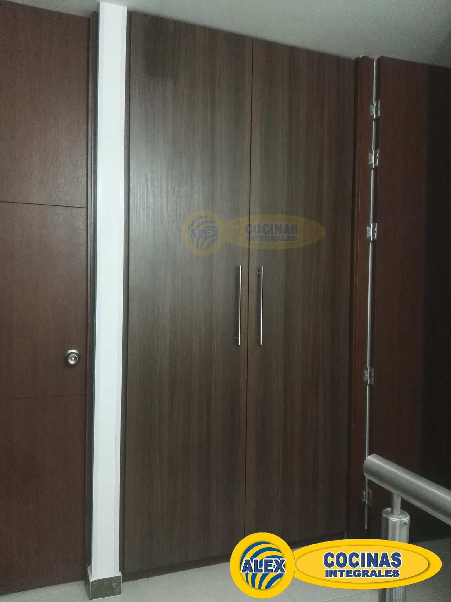 Closet-Zapatero color Amaretto