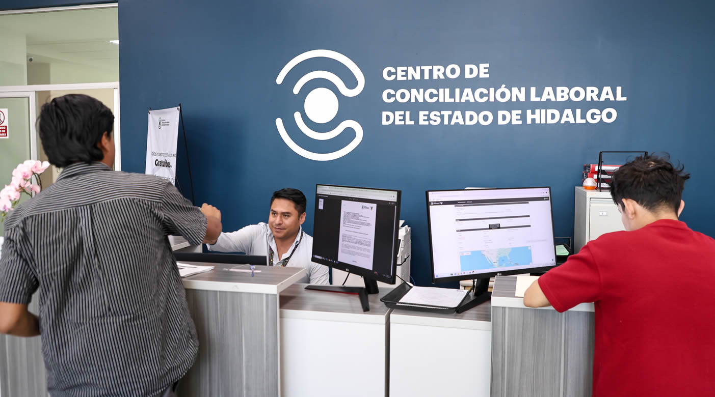 Portada de revista o periódico con el titular grande “LA Metiche” y varias imágenes alrededor Portada de revista o periódico con el titular grande “LA Metiche” y varias imágenes alrededor