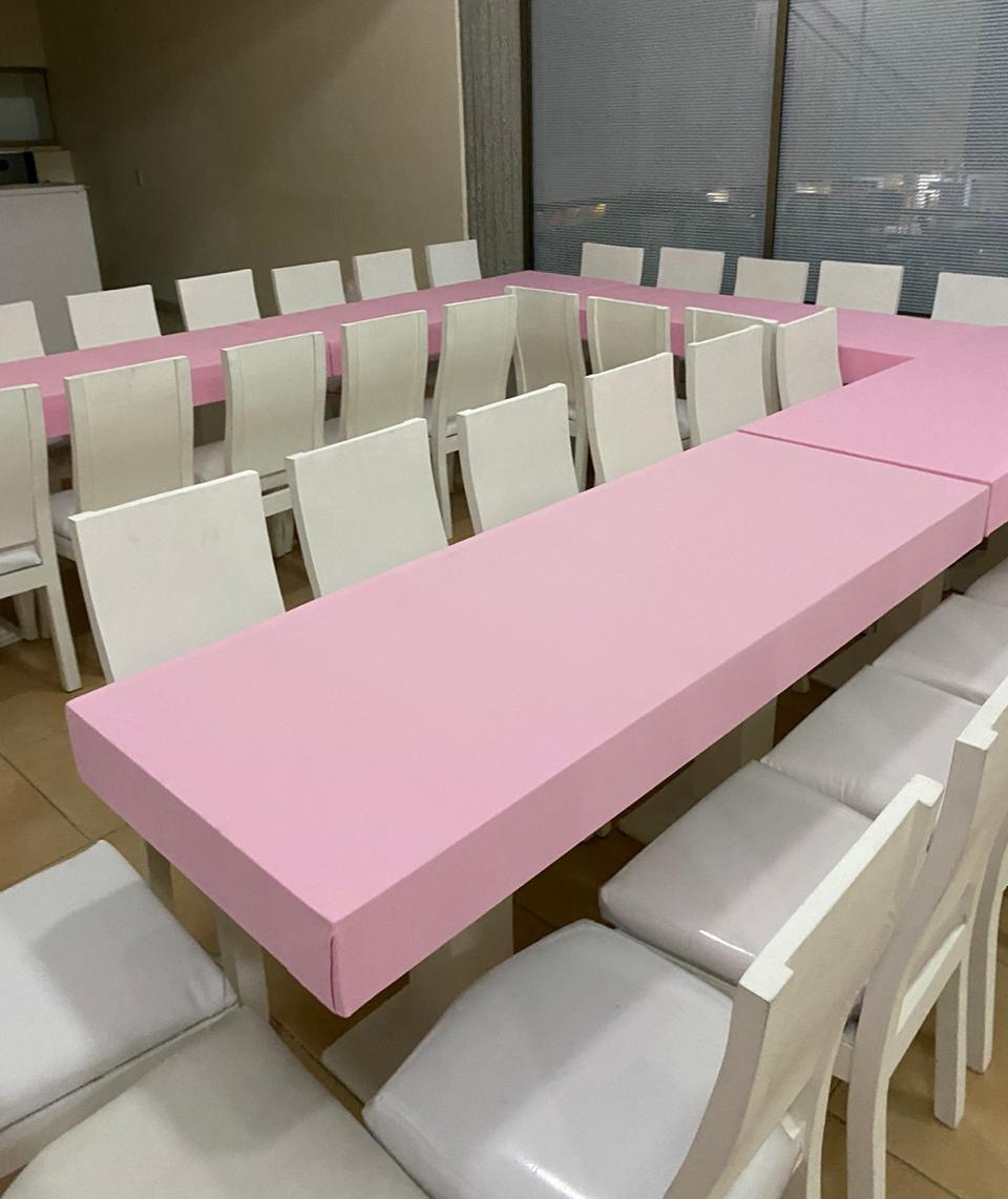 Mesa Para 6 Niños tapizada +
6 sillas napoleón
Alquiler $92.000
MEDIDA
55CM ANCHO
1.50M LARGO